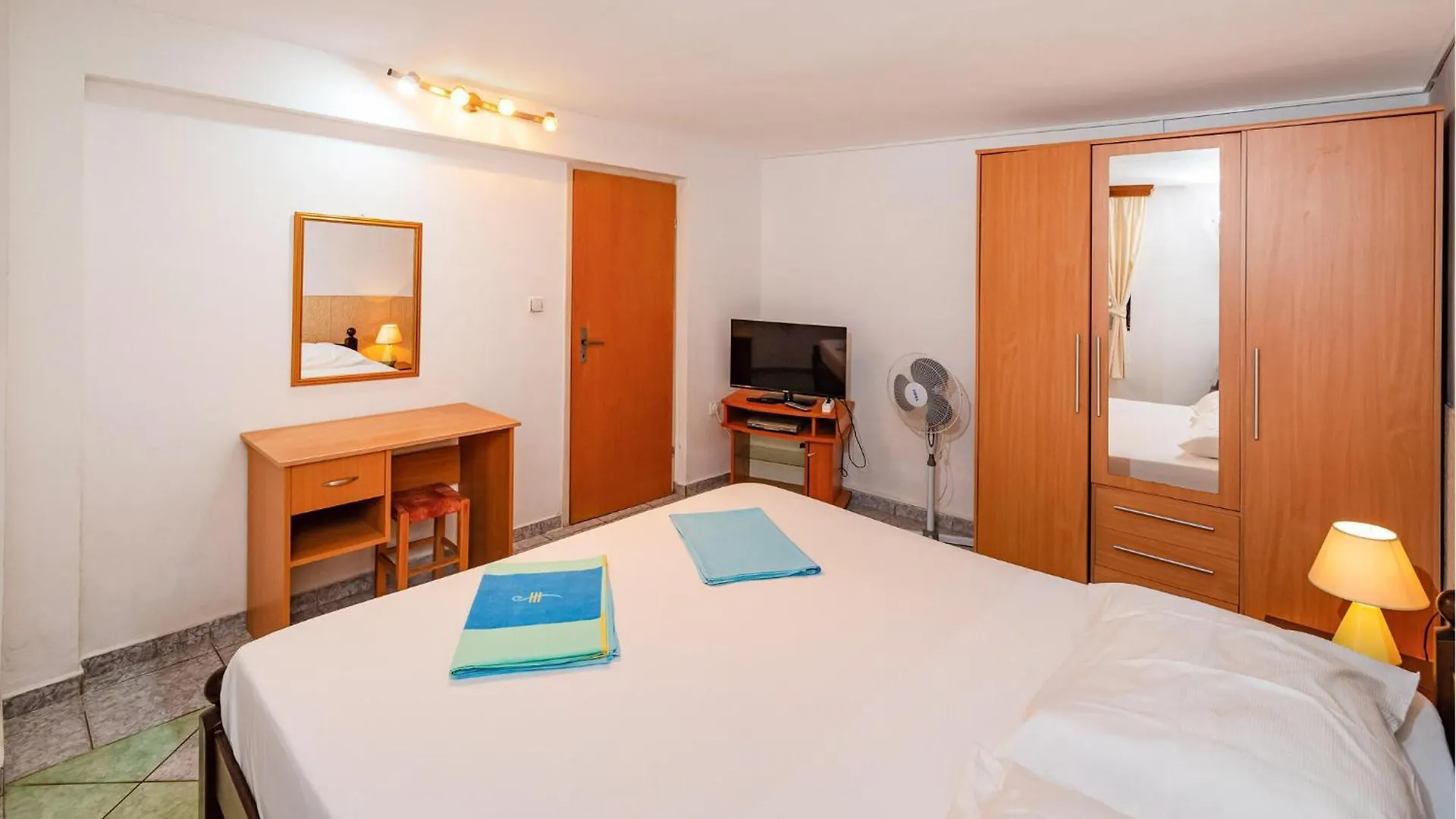 Gorgeous Apartment In Rovanjska With Wifi