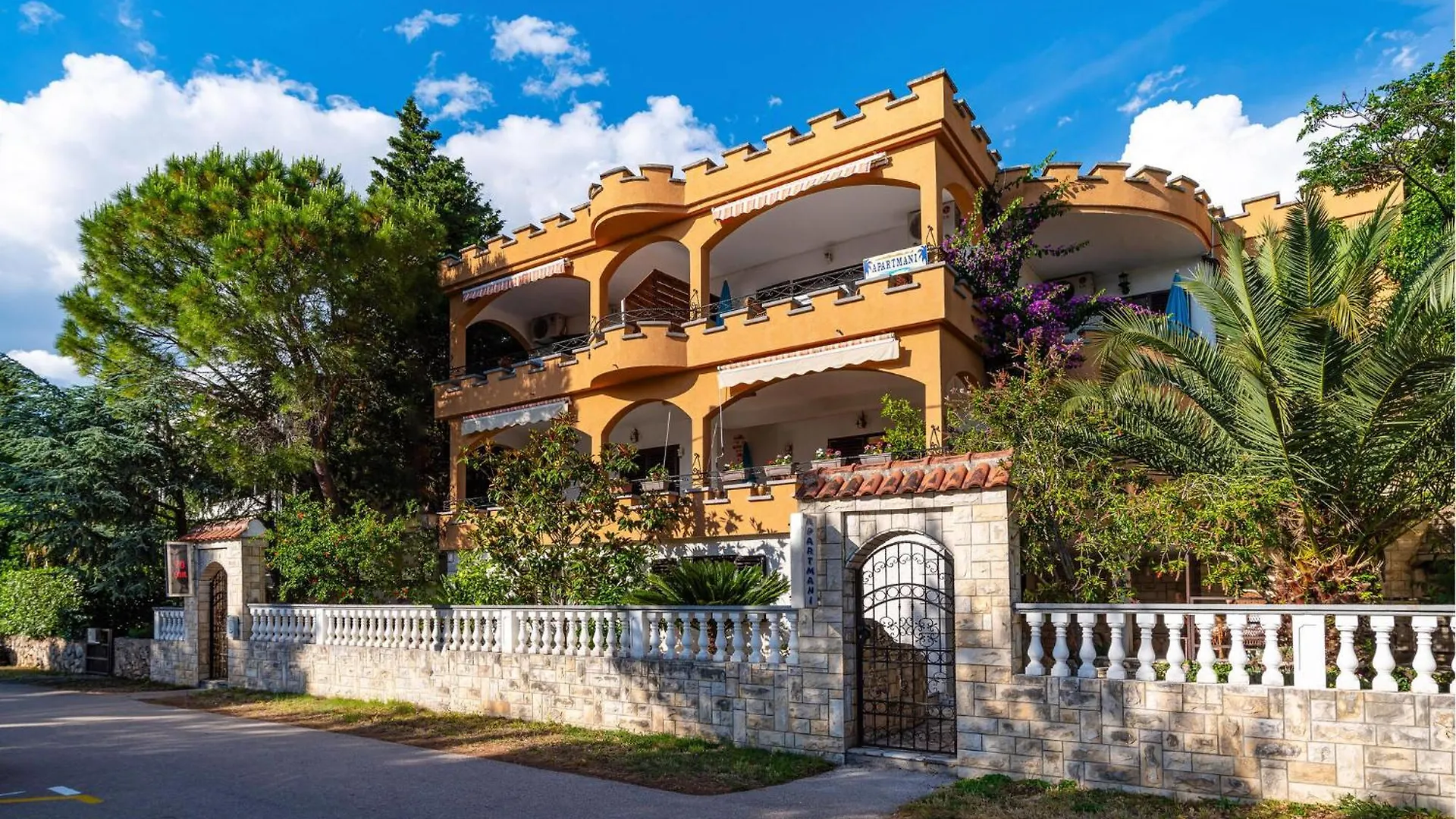 Gorgeous Apartment In Rovanjska With Wifi